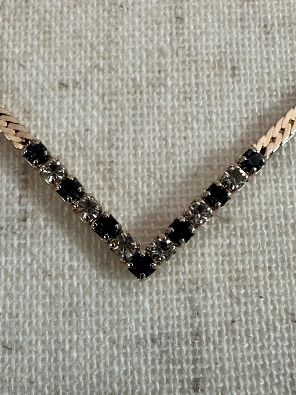 vintage Avon herringbone Gold Tone chevron necklace Amethyst/clear stones 1980s - Picture 2 of 7